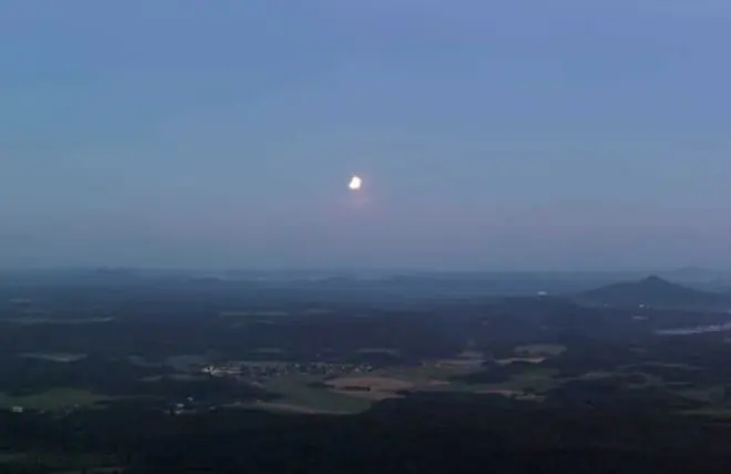 2022_06_Vecery_zatmeni Daniel Kurtin wide.jpg